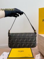 FENDI Baguette hobo bag size : 26cm - Image 6
