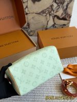LOUIS VUITTON LV speedy20 cm green - Image 5