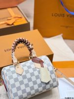 LOUIS VUITTON LV speedy20 cm white - Image 5