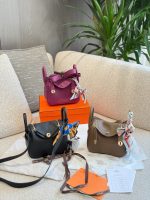 Hermes lindy mini  bag size : 19cm - Image 8