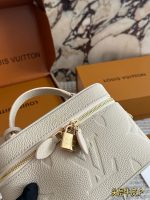 LOUIS VUITTON lv vanity  Bag size : 19*12cm - Image 6