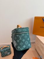LOUIS VUITTON lv vanity toiletry bag size : 16/24/30 cm - Image 8