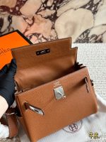 Hermes kelly bag size : 24 x 18cm - Image 8