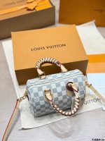 LOUIS VUITTON LV speedy20 cm white - Image 6