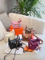 Hermes lindy mini  bag size : 19cm
