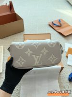 LOUIS VUITTON lv ivy crossbody bag size : 24cm - Image 8