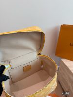 LOUIS VUITTON lv vanity toiletry bag size : 16/24/30 cm - Image 9