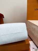 LOUIS VUITTON LV speedy30 cm ostrich - Image 8