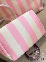 FENDI beach double side tote size : 35×32cm/ 25×22cm - Image 9