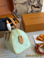 LOUIS VUITTON LV speedy20 cm green - Image 6