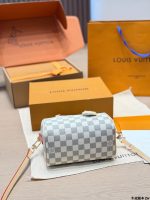 LOUIS VUITTON LV speedy20 cm white - Image 7