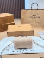 Coach mini Rowan boston bag size : 17 x 15cm - Image 9