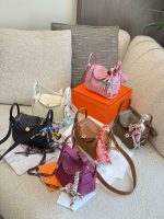 Hermes lindy mini  bag size : 19cm - Image 10