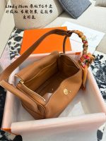 Hermes lindy bag size : 26cm - Image 10