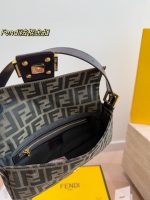 FENDI Baguette hobo bag size : 26cm - Image 9
