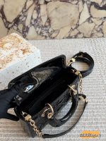 DIOR lady dior joy Patent leather size :  22 cm - Image 3