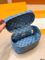 LOUIS VUITTON lv vanity Toiletry Bag size : 23 x16cm - Image 10