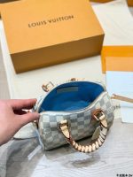 LOUIS VUITTON LV speedy20 cm white - Image 3