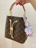 LOUIS VUITTON lv bucket  bag - Image 3
