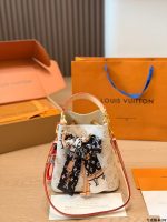 LOUIS VUITTON lv bucket  bag - Image 5