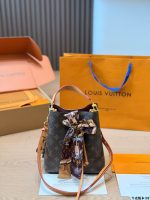LOUIS VUITTON lv bucket  bag - Image 7