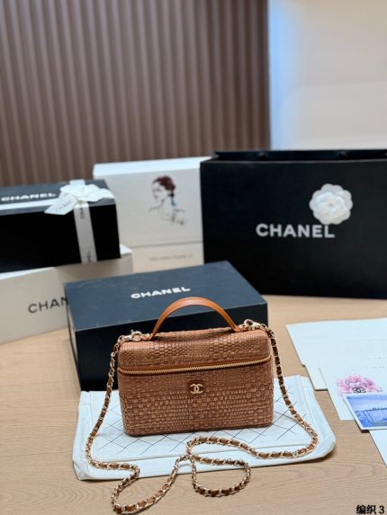 CHANEL raffia vanity LP bag  size : 19 x 12cm