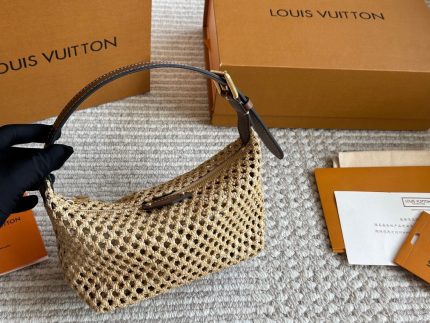 LOUIS VUITTON lv  raffia bag size：17*10cm