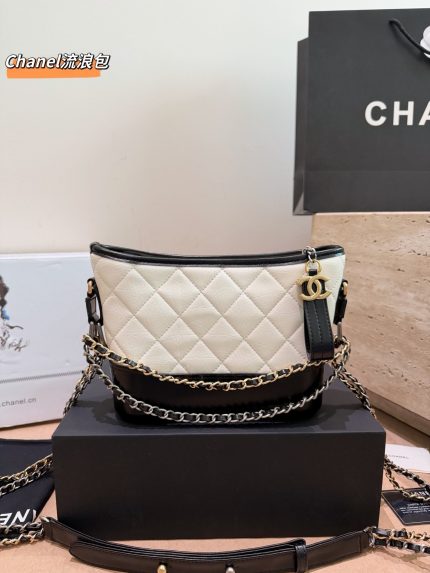CHANEL MINI HOBO BAG SIZE : 20 CM