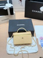 CHANEL raffia vanity LP bag  size : 19 x 12cm