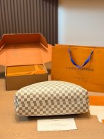 LOUIS VUITTON  LV Graceful white size :  40 x 30cm - Image 8