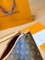 LOUIS VUITTON  LV Carryall medium  size : 35cm - Image 8