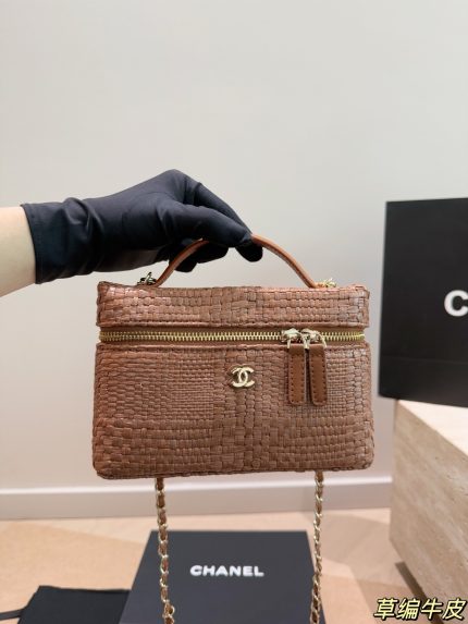 Chanel 26C vanity raffia  LP bag size : 19cm
