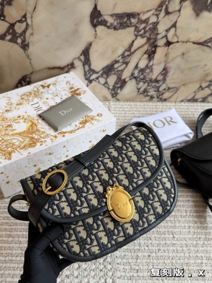 Dior Oblique black leather size : 24*16cm