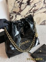 chanel 22bag  size :  39cm