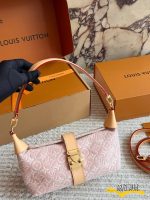 LOUIS VUITTON LV Pochette Mia denim size： 22*15cm
