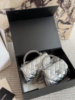 CHANEL Kelly bag size : 19*10cm      /    15*12cm