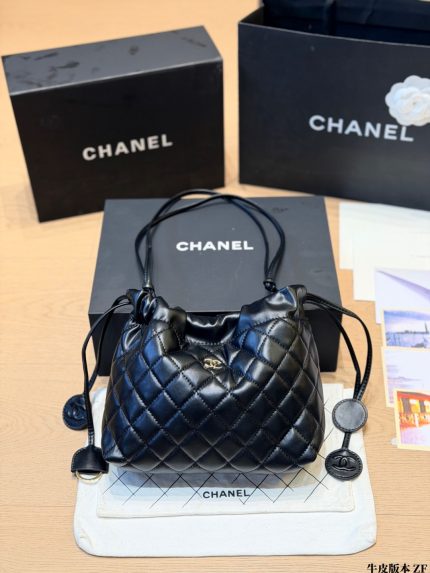 chanel 26s bucket hobo size : 28 x 22cm