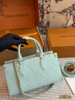 LOUIS VUITTON lv  onthego size : 25×13×10cm