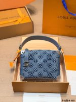 LOUIS VUITTON lv side trunk Flight Mode size : 24 x 16cm - Image 2
