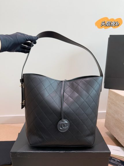 CHANEL 26C HOBO  bag size : 32 X12x31 cm