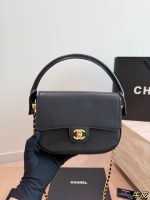 CHANEL 26A mini CF size :  14.5✖️19.5✖️5 cm
