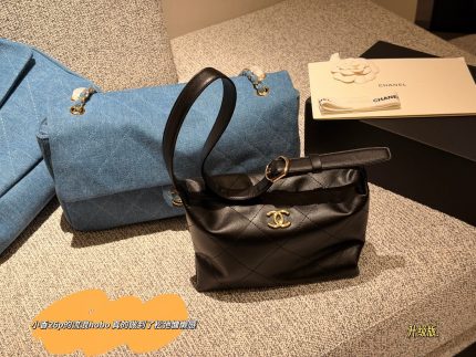 Chanel 26P hobo size：21*15cm