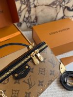 LOUIS VUITTON lv Vanity Pouch Trunk size: 24*11 cm - Image 3