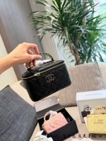CHANEL 26S vanity handle bag size: 19 cm - Image 3