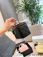 CHANEL 26S vanity handle bag size: 19 cm - Image 4