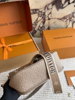 LOUIS VUITTON lv danie size : 25 X15 cm - Image 5