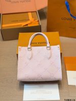 LOUIS VUITTON lv onthego size： 25 cm - Image 5