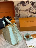 LOUIS VUITTON lv  onthego size : 25×13×10cm - Image 5