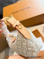LOUIS VUITTON LV LP  pouch - Image 5
