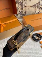LOUIS VUITTON lv Vanity Pouch Trunk size: 24*11 cm - Image 7